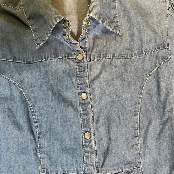 Chambray Long Sleeved Pearl Snap Denim Top Small - Picture 3 of 9